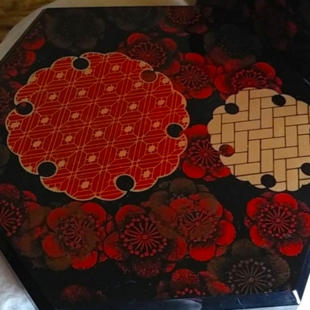 🥀 Beautiful Asian Lacquered Melamine Stacking Storage Boxes (3 Set) - Picture 4 of 10